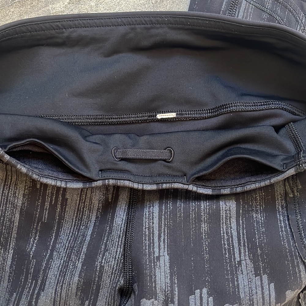 Lululemon Run: Top Speed Crop Size 4 - image 5